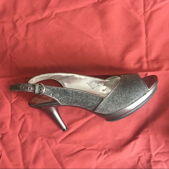 Pair of special occasion heels - Picture 6 of 11